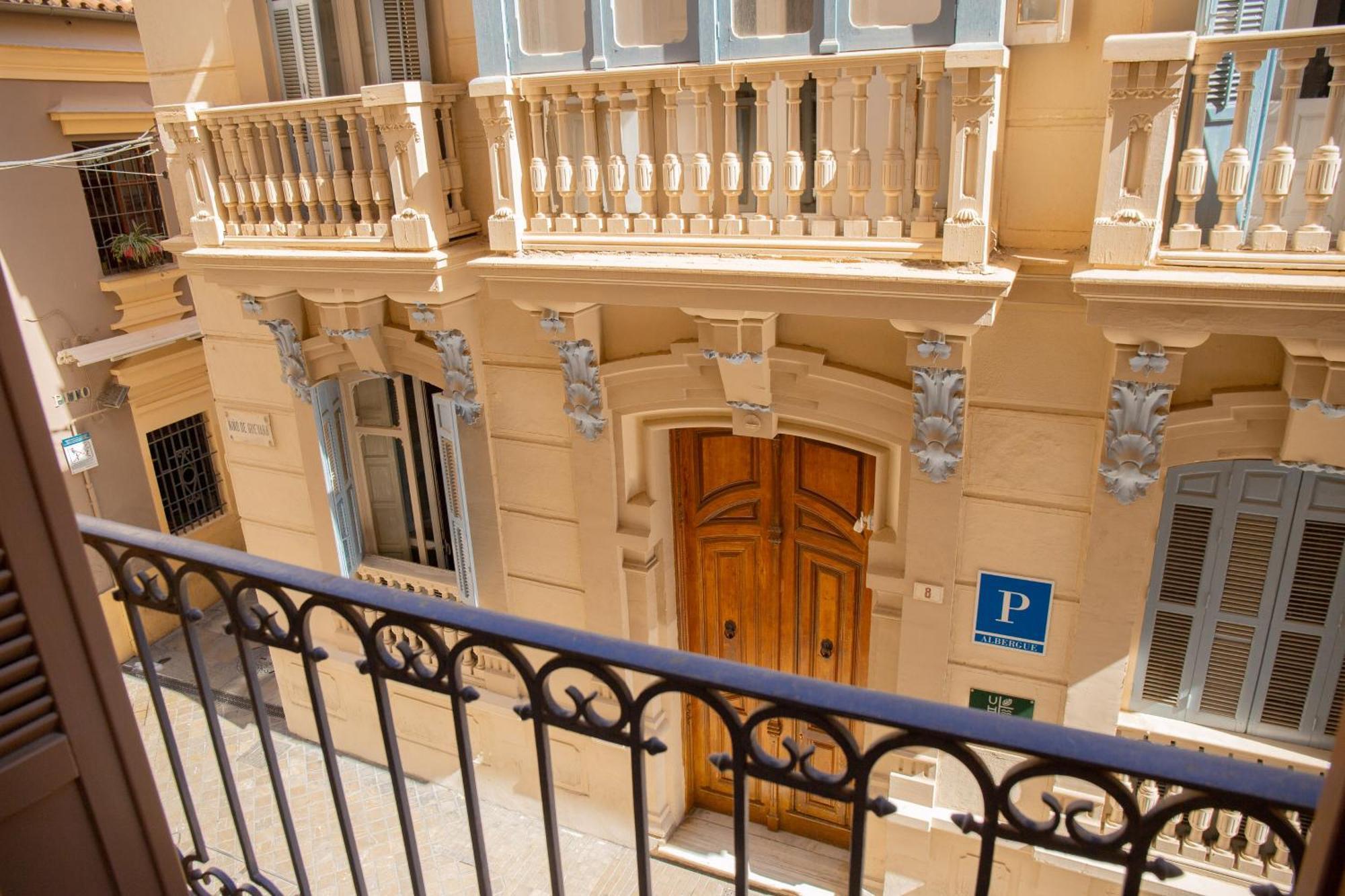 Glamorous Nino De Guevara On The City Center Málaga Kültér fotó